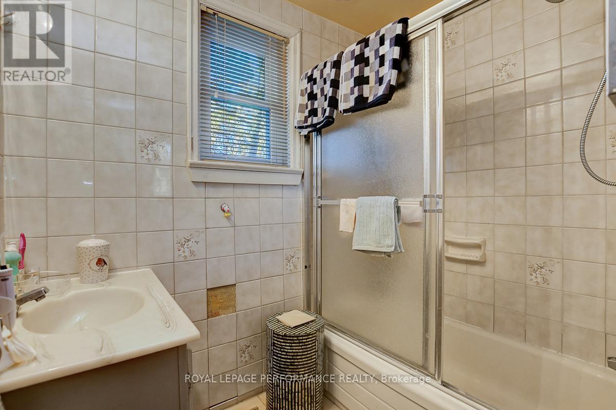 103 Glynn Avenue, Ottawa, ON - Indoor Photo Showing Bathroom