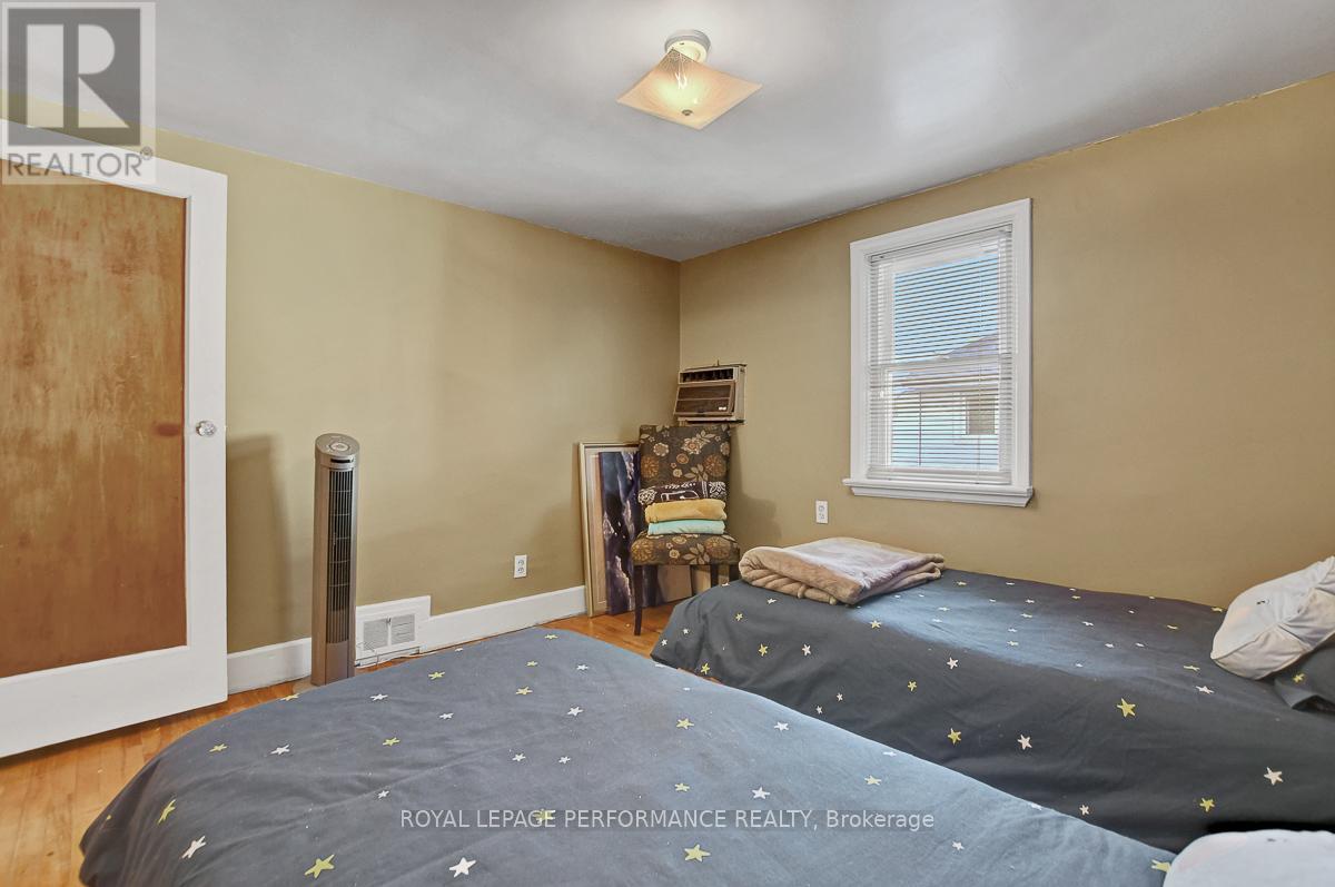 103 Glynn Avenue, Ottawa, ON - Indoor Photo Showing Bedroom