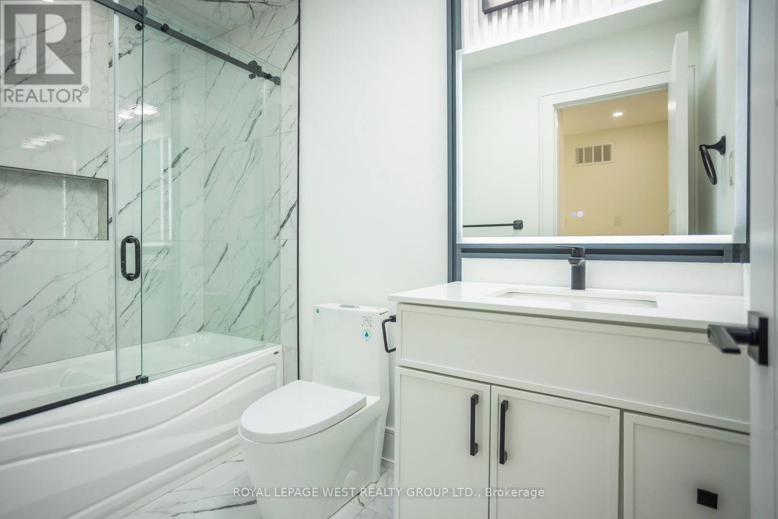 Bsmt - 266A Kennedy Road, Toronto, ON - Indoor Photo Showing Bathroom