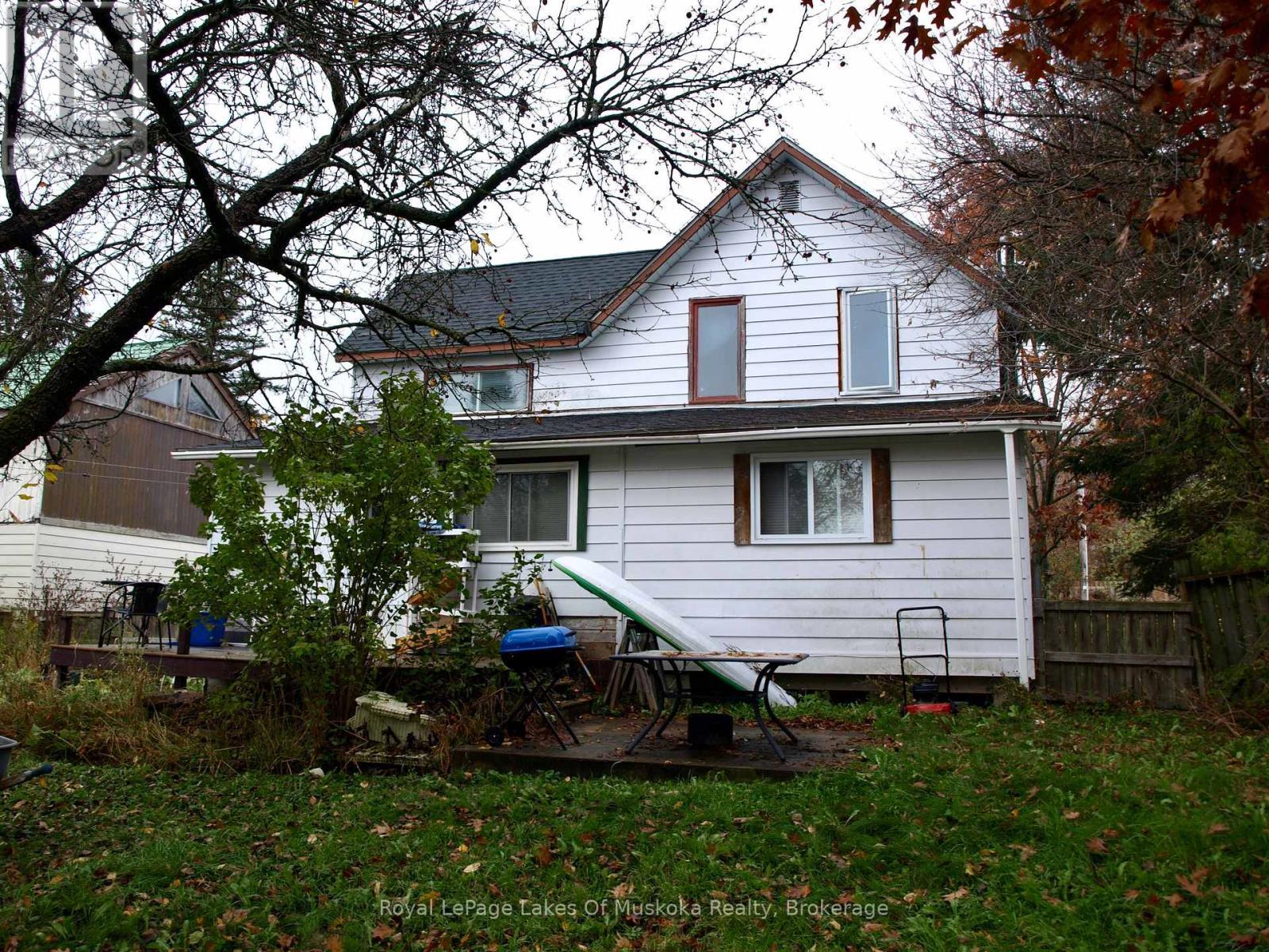 134 Main Street, Burk'S Falls, ON - Outdoor With Exterior