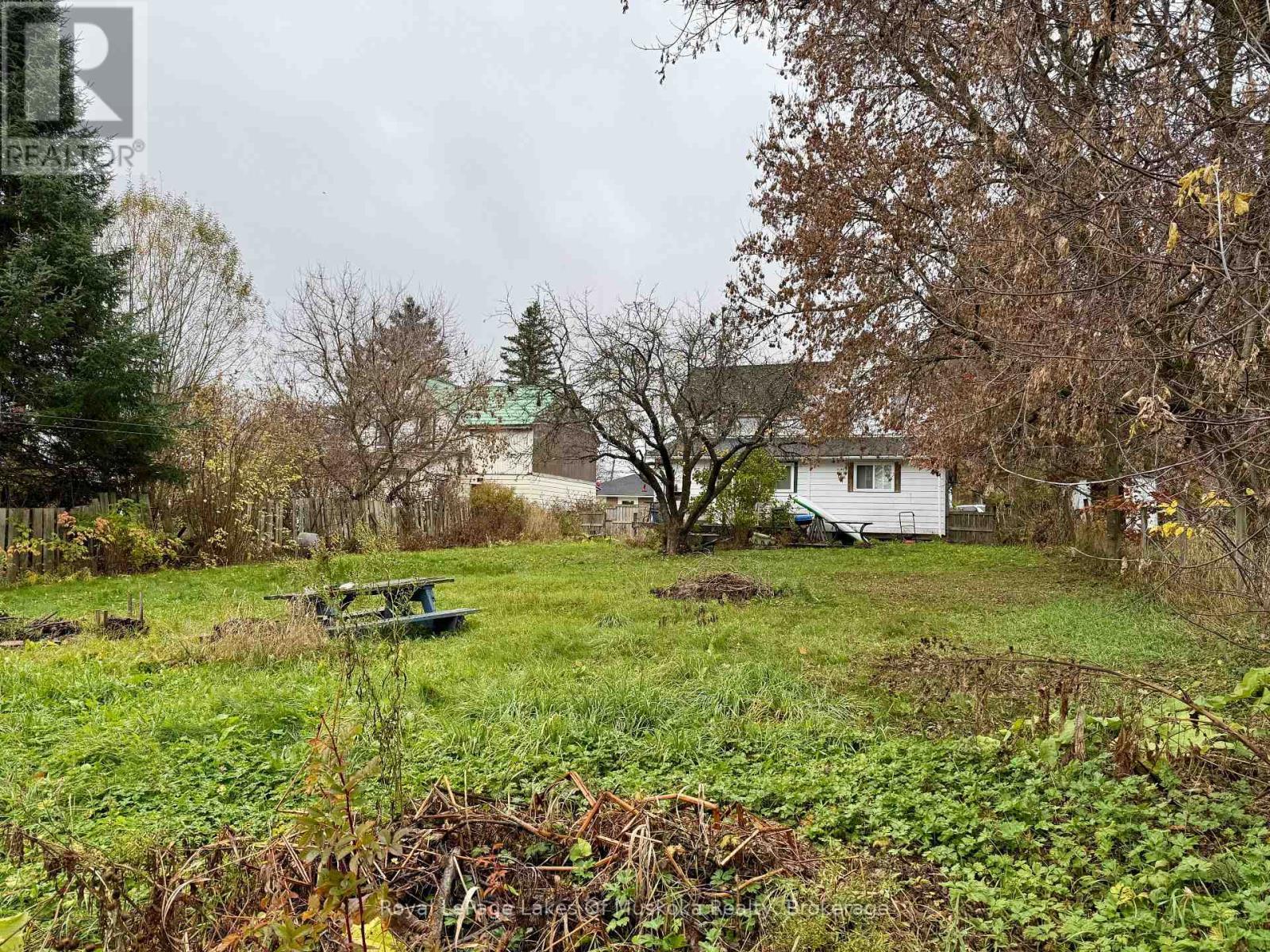 134 Main Street, Burk'S Falls, ON - Outdoor