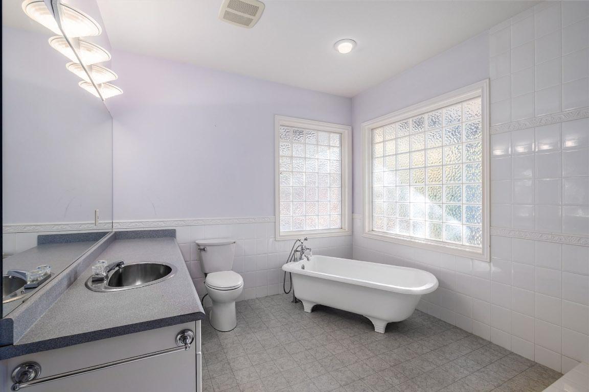 4323 Bedford Lane, Kelowna, BC - Indoor Photo Showing Bathroom
