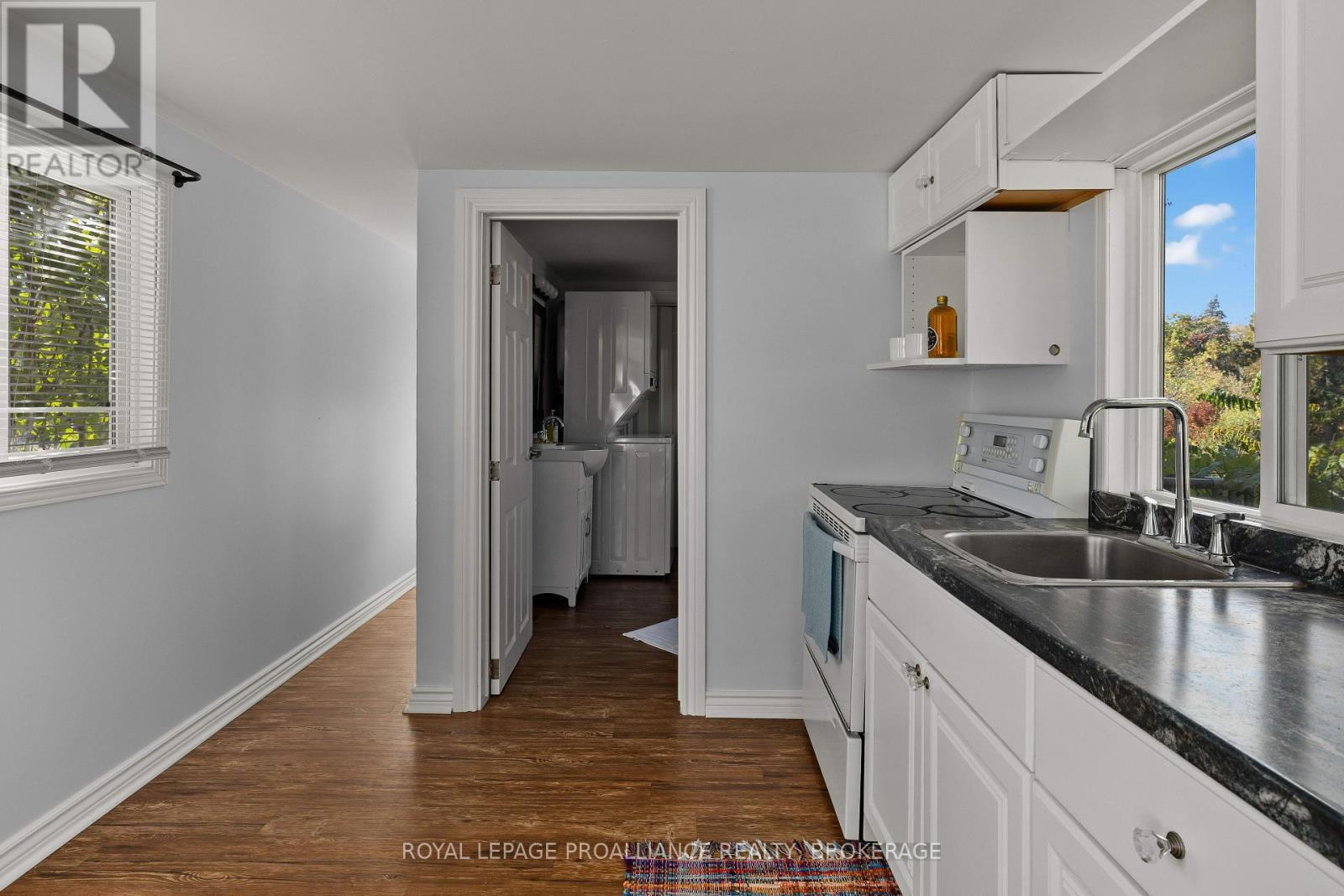 17 - 5569 Bath Road, Loyalist (Lennox And Addington - South), ON - Indoor Photo Showing Kitchen
