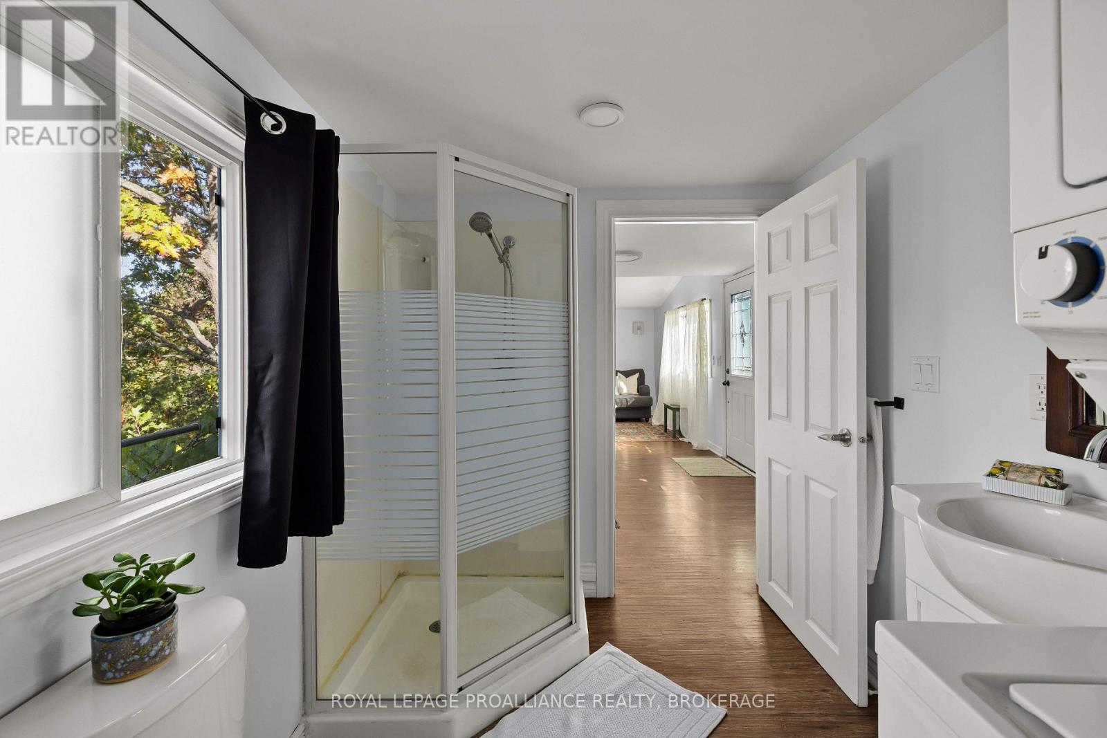 17 - 5569 Bath Road, Loyalist (Lennox And Addington - South), ON - Indoor Photo Showing Bathroom