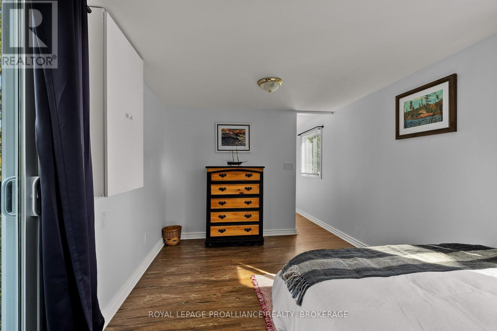 17 - 5569 Bath Road, Loyalist (Lennox And Addington - South), ON - Indoor Photo Showing Bedroom