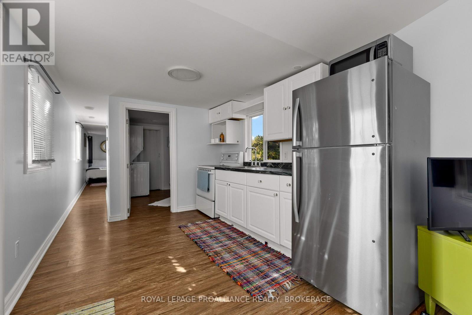 17 - 5569 Bath Road, Loyalist (Lennox And Addington - South), ON - Indoor Photo Showing Kitchen