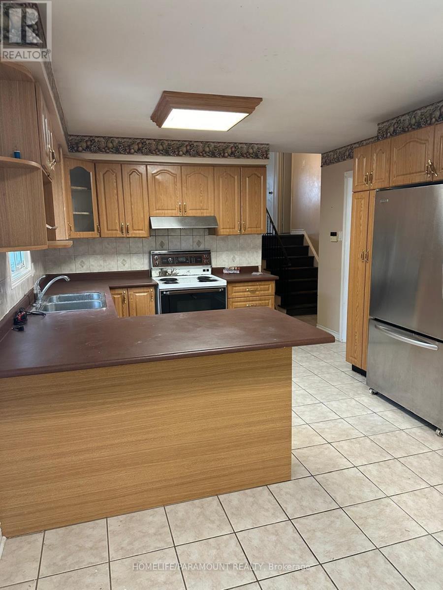 Front Unit - 151 Morton Way, Brampton, ON - Indoor Photo Showing Kitchen With Double Sink