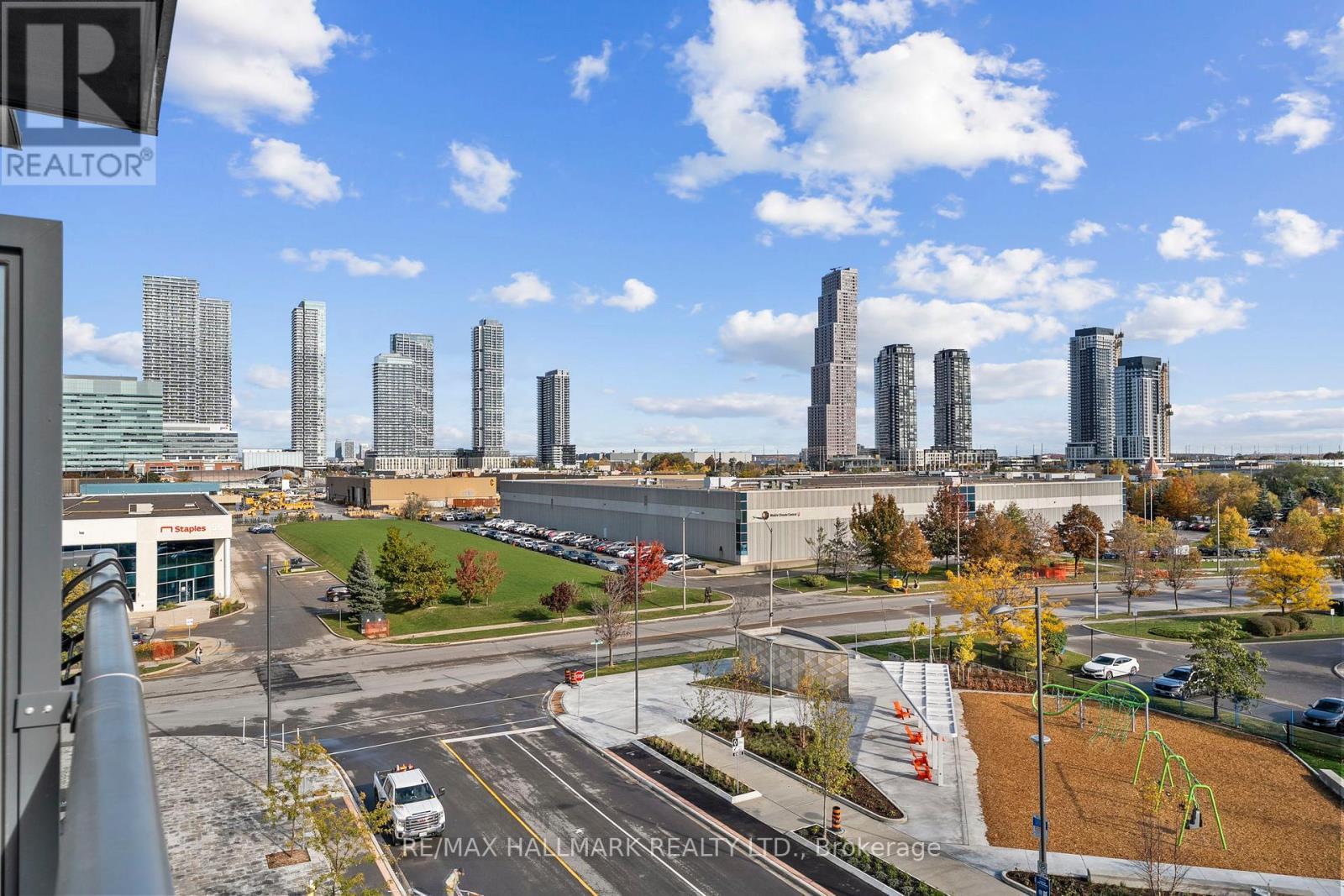 511 - 60 Honeycrisp Crescent, Vaughan, ON - Outdoor With View