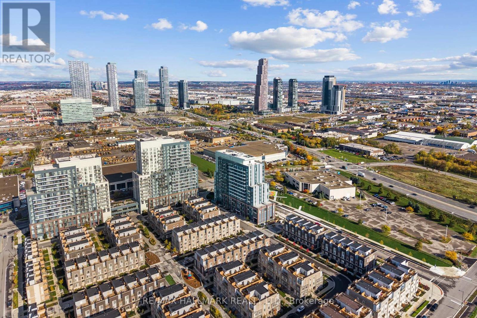 511 - 60 Honeycrisp Crescent, Vaughan, ON - Outdoor With View