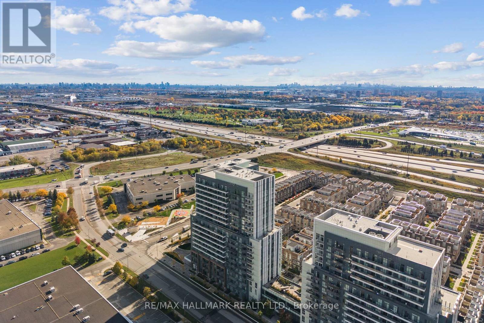 511 - 60 Honeycrisp Crescent, Vaughan, ON - Outdoor With View