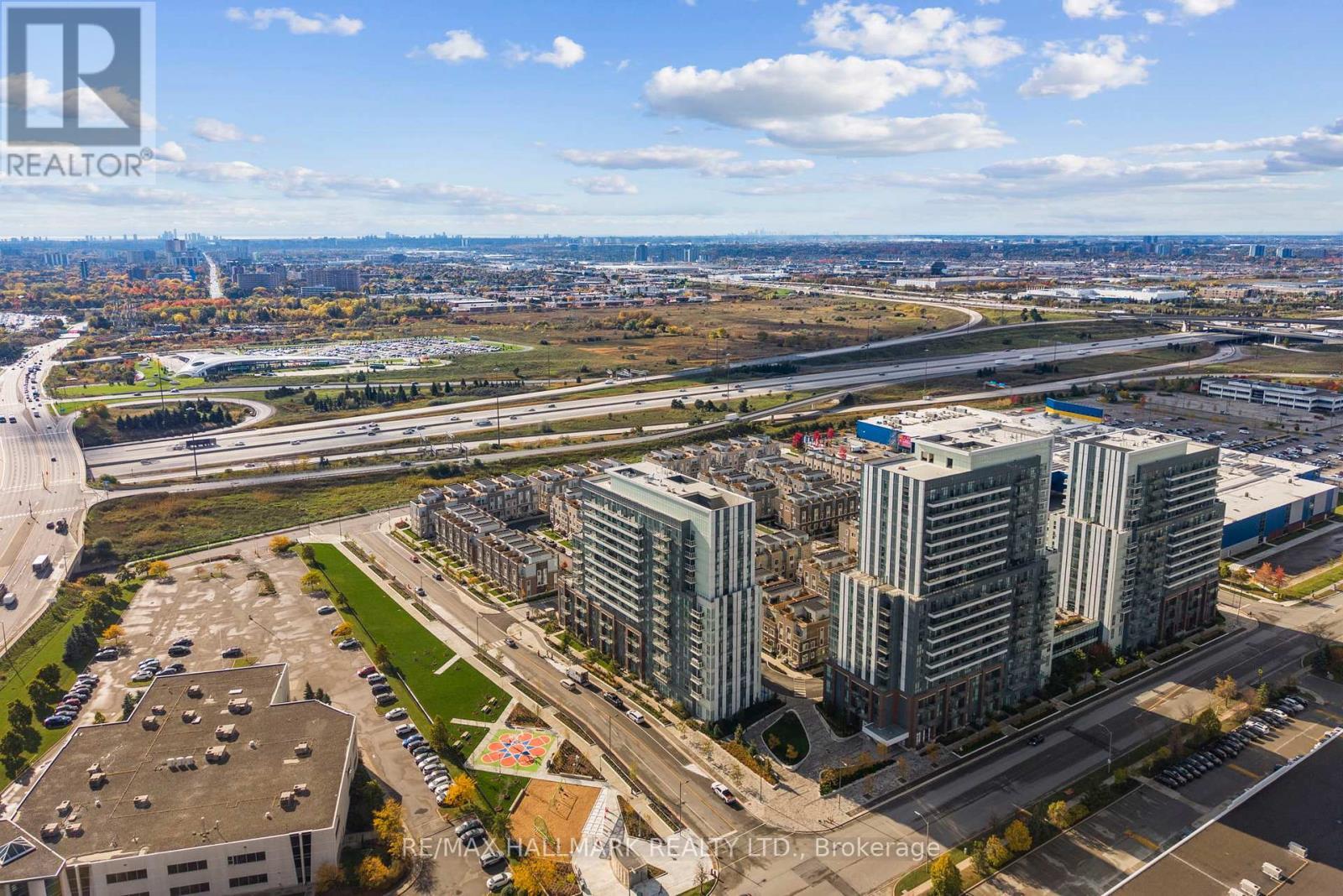 511 - 60 Honeycrisp Crescent, Vaughan, ON - Outdoor With View