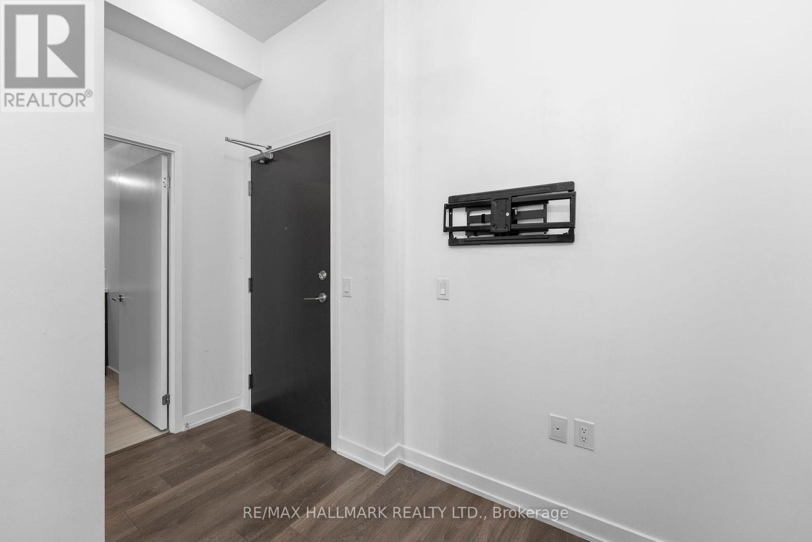511 - 60 Honeycrisp Crescent, Vaughan, ON - Indoor Photo Showing Other Room