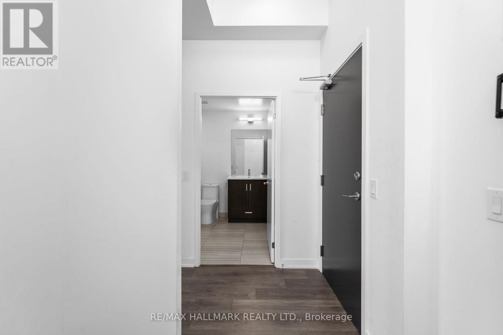 511 - 60 Honeycrisp Crescent, Vaughan, ON - Indoor Photo Showing Other Room