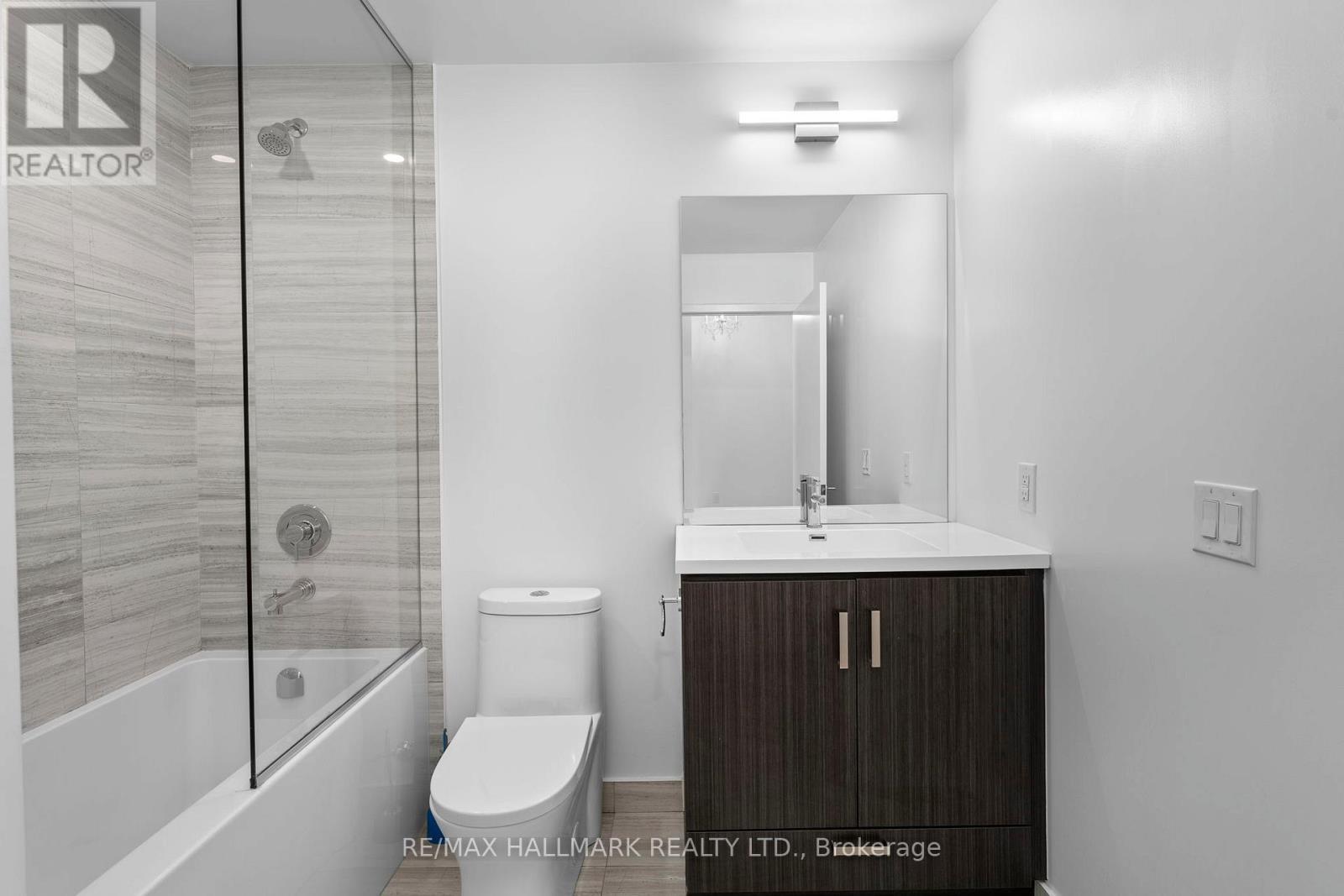 511 - 60 Honeycrisp Crescent, Vaughan, ON - Indoor Photo Showing Bathroom