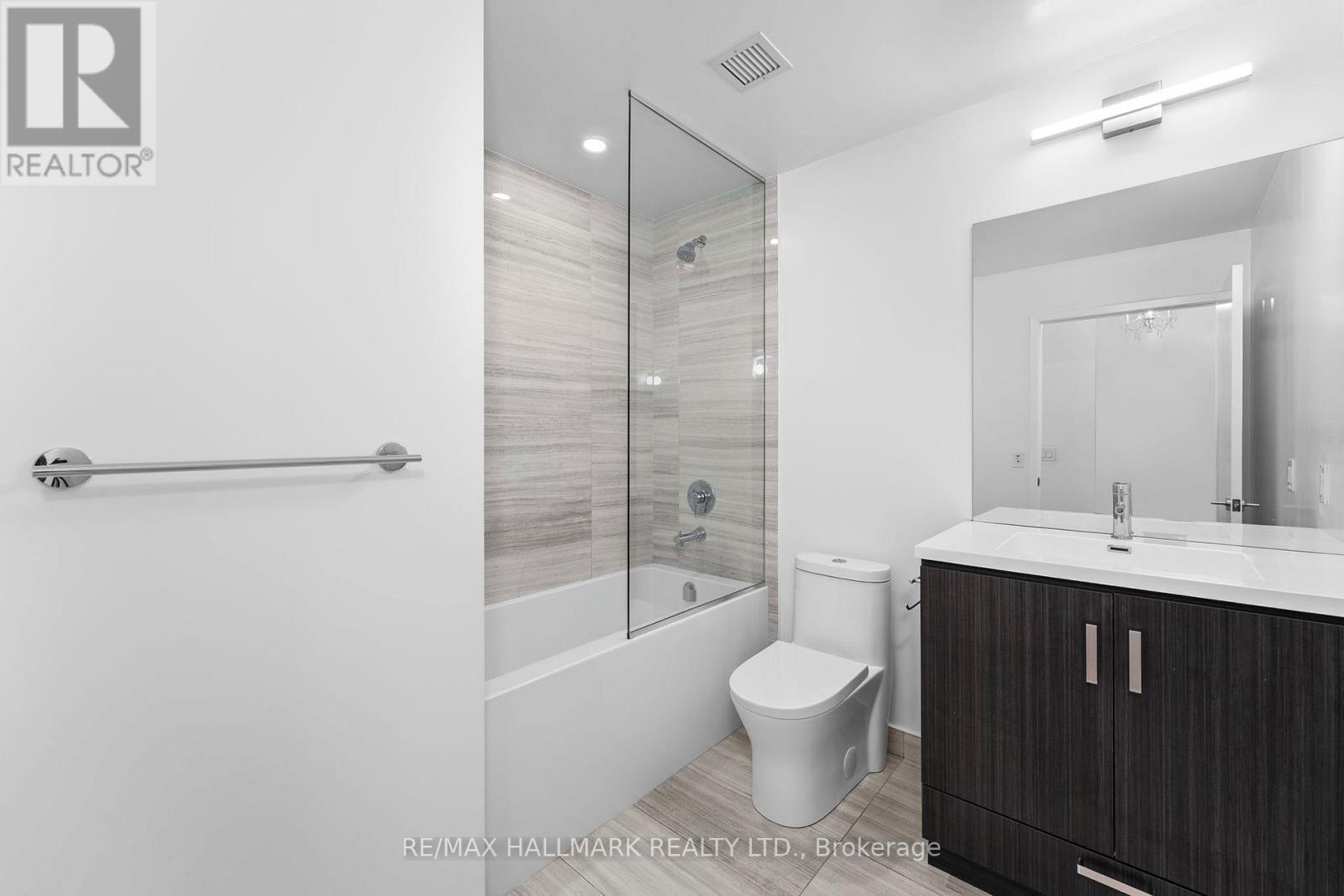 511 - 60 Honeycrisp Crescent, Vaughan, ON - Indoor Photo Showing Bathroom