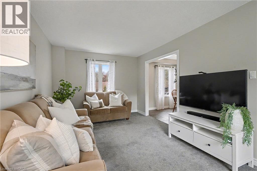 147 General Drive, Kitchener, ON - Indoor Photo Showing Living Room