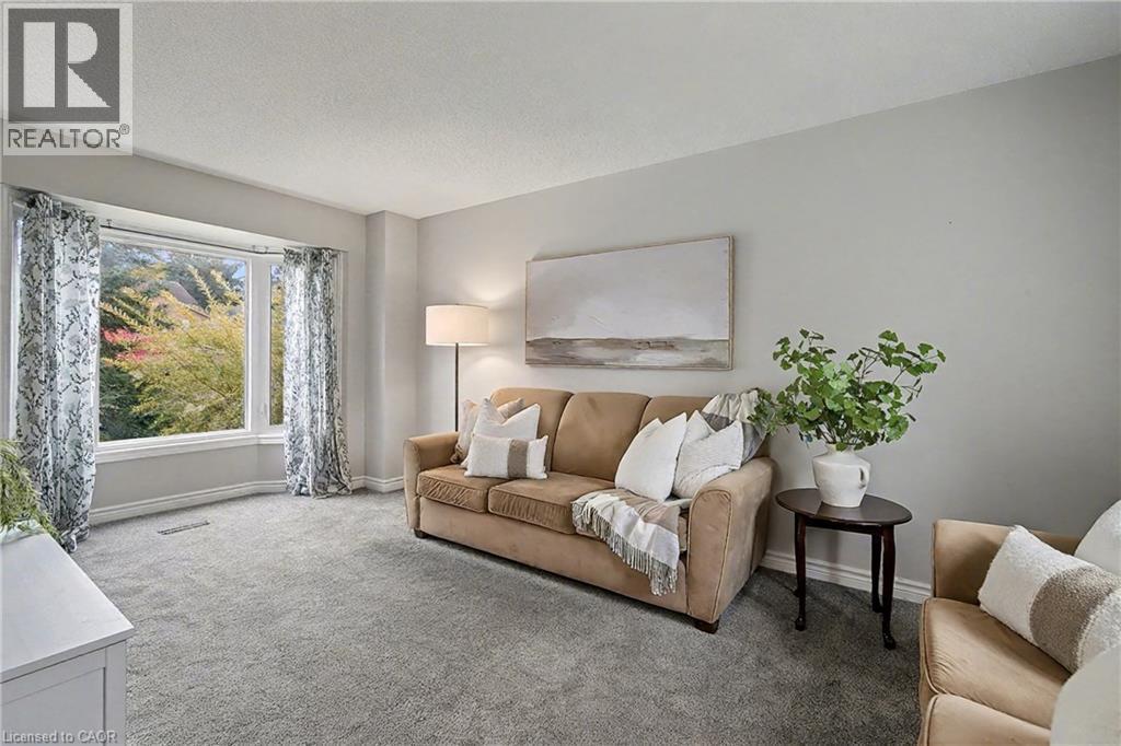 147 General Drive, Kitchener, ON - Indoor Photo Showing Living Room