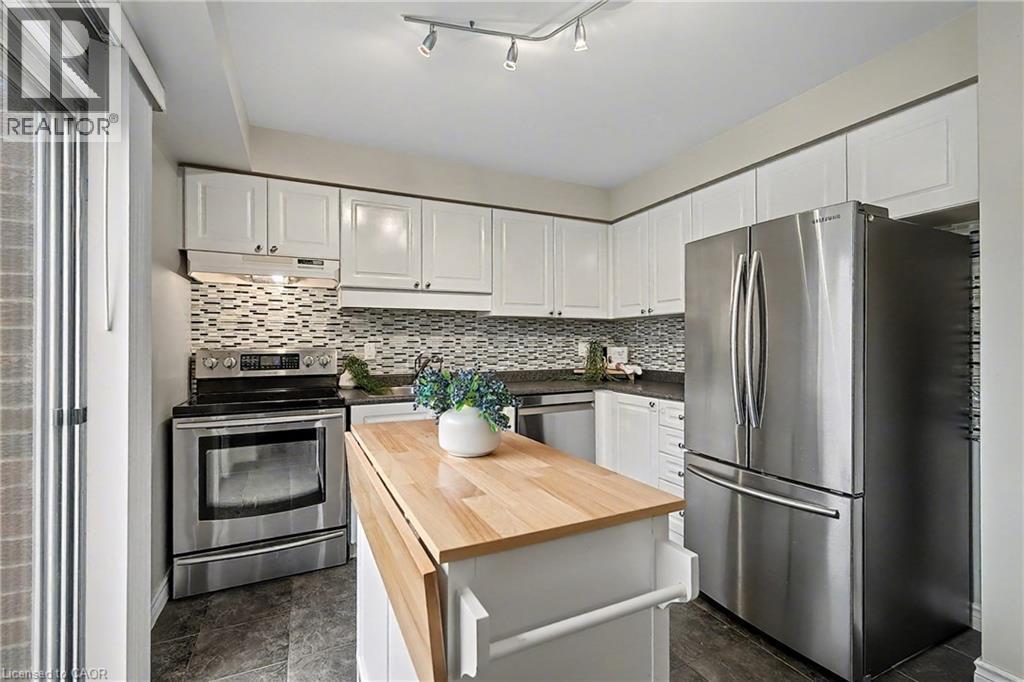 147 General Drive, Kitchener, ON - Indoor Photo Showing Kitchen