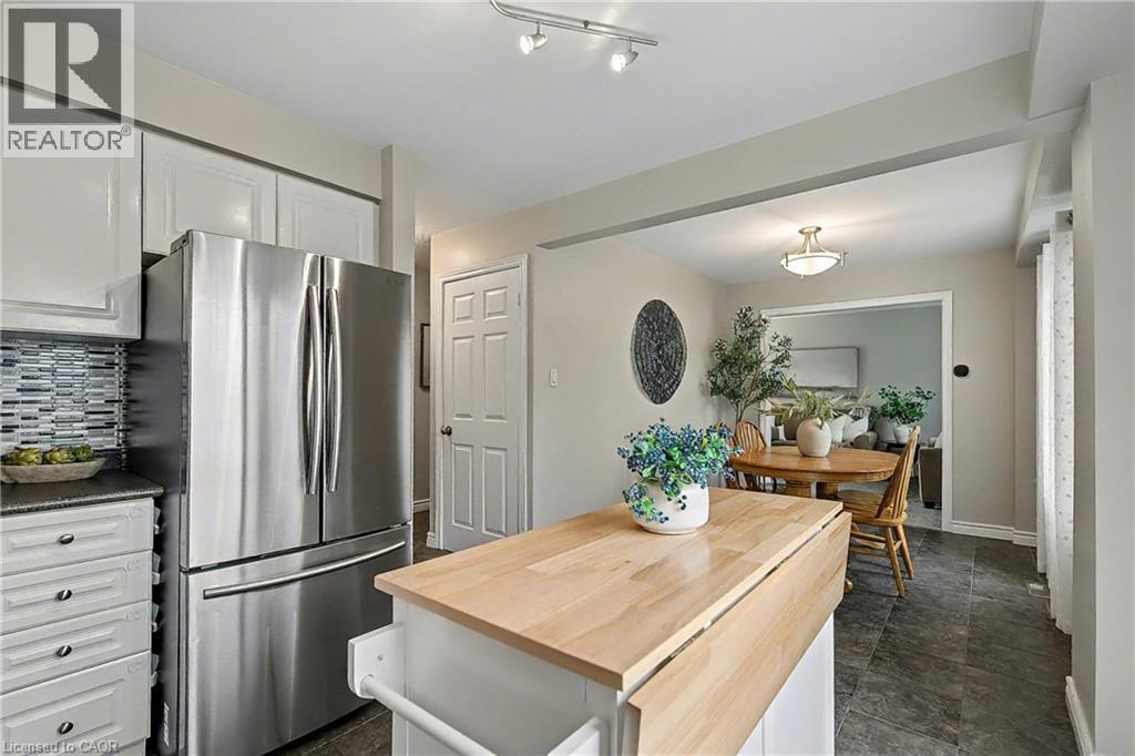 147 General Drive, Kitchener, ON - Indoor Photo Showing Kitchen