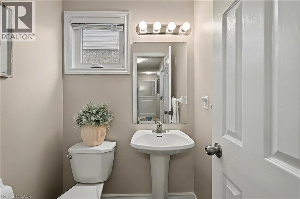 147 General Drive, Kitchener, ON - Indoor Photo Showing Bathroom