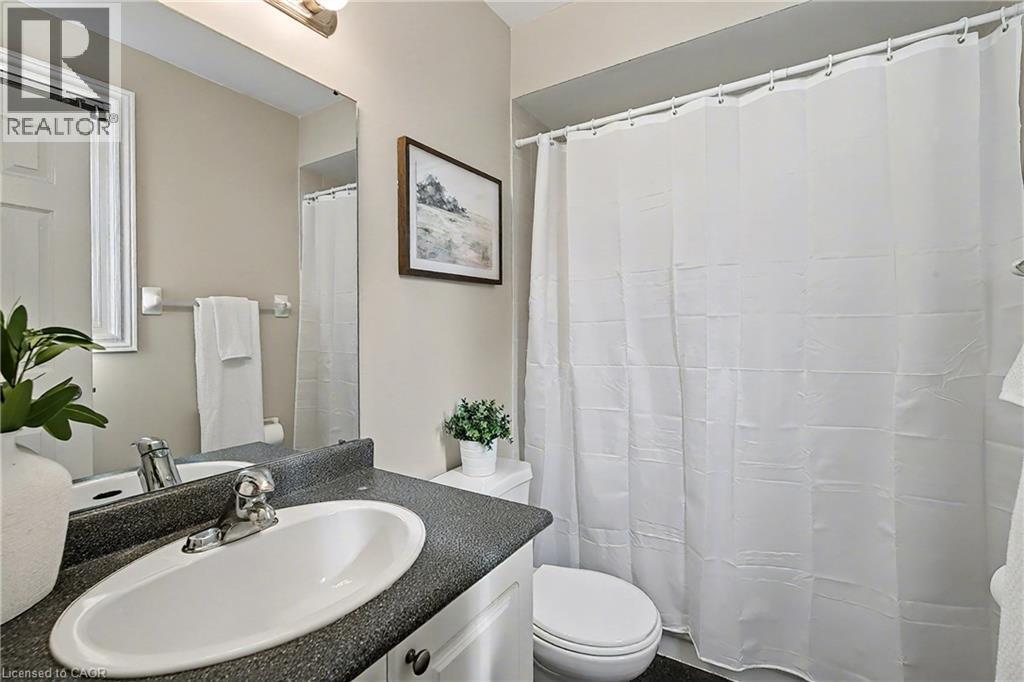 147 General Drive, Kitchener, ON - Indoor Photo Showing Bathroom