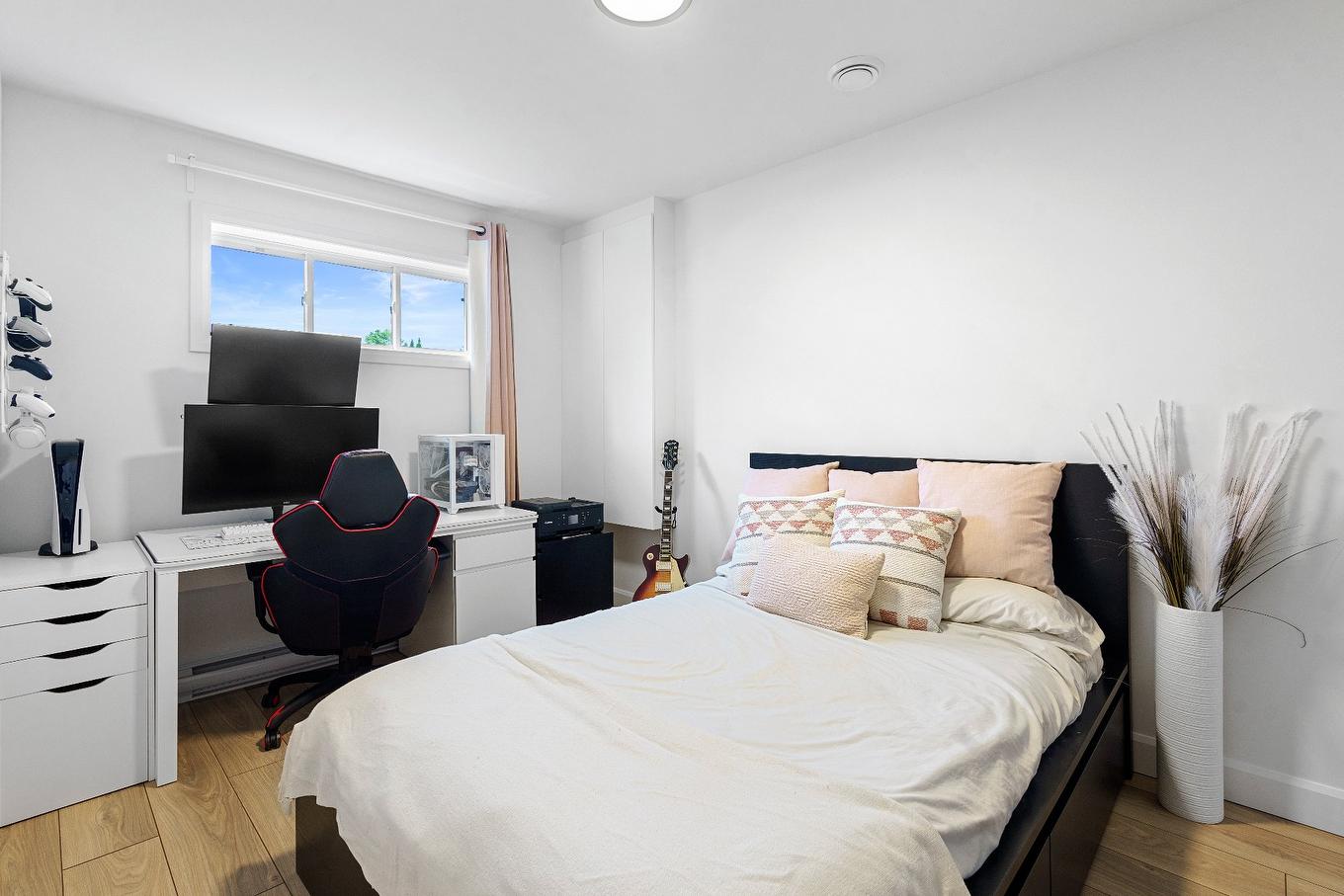 Bedroom - 34Z Ch. De Gosford, Shannon, QC - Indoor Photo Showing Bedroom