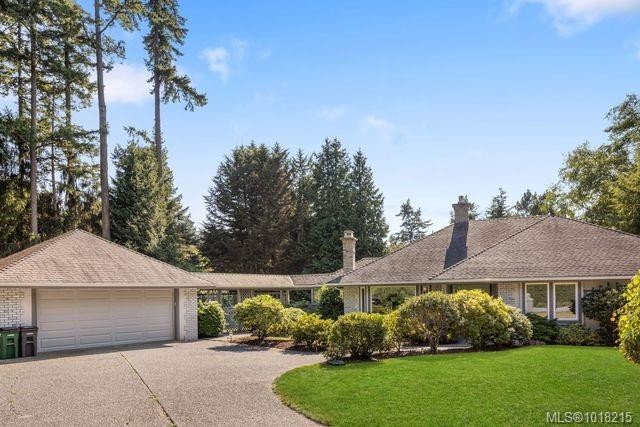 2693 Macdonald Dr East, Saanich, BC