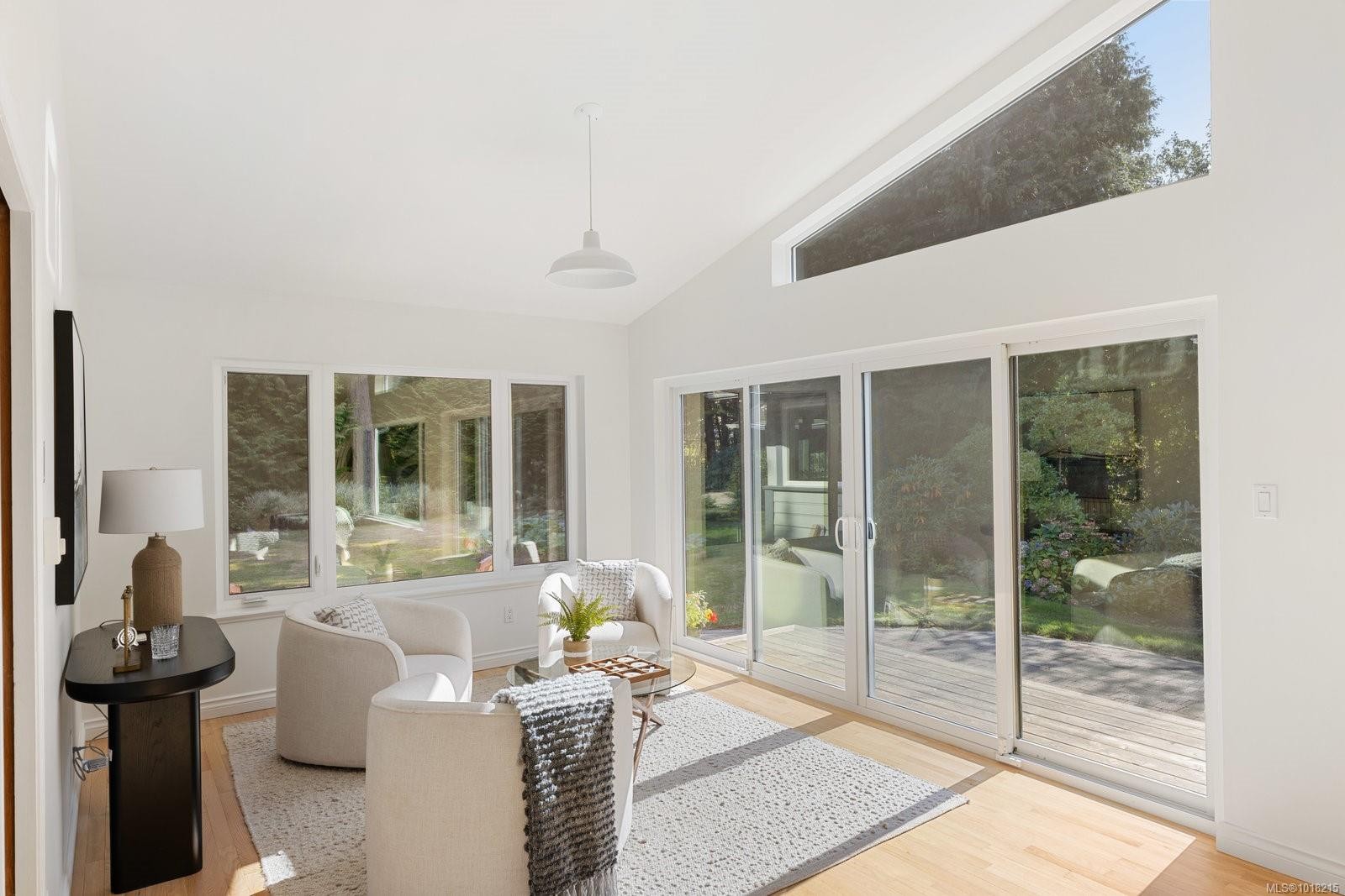 2693 Macdonald Dr East, Saanich, BC