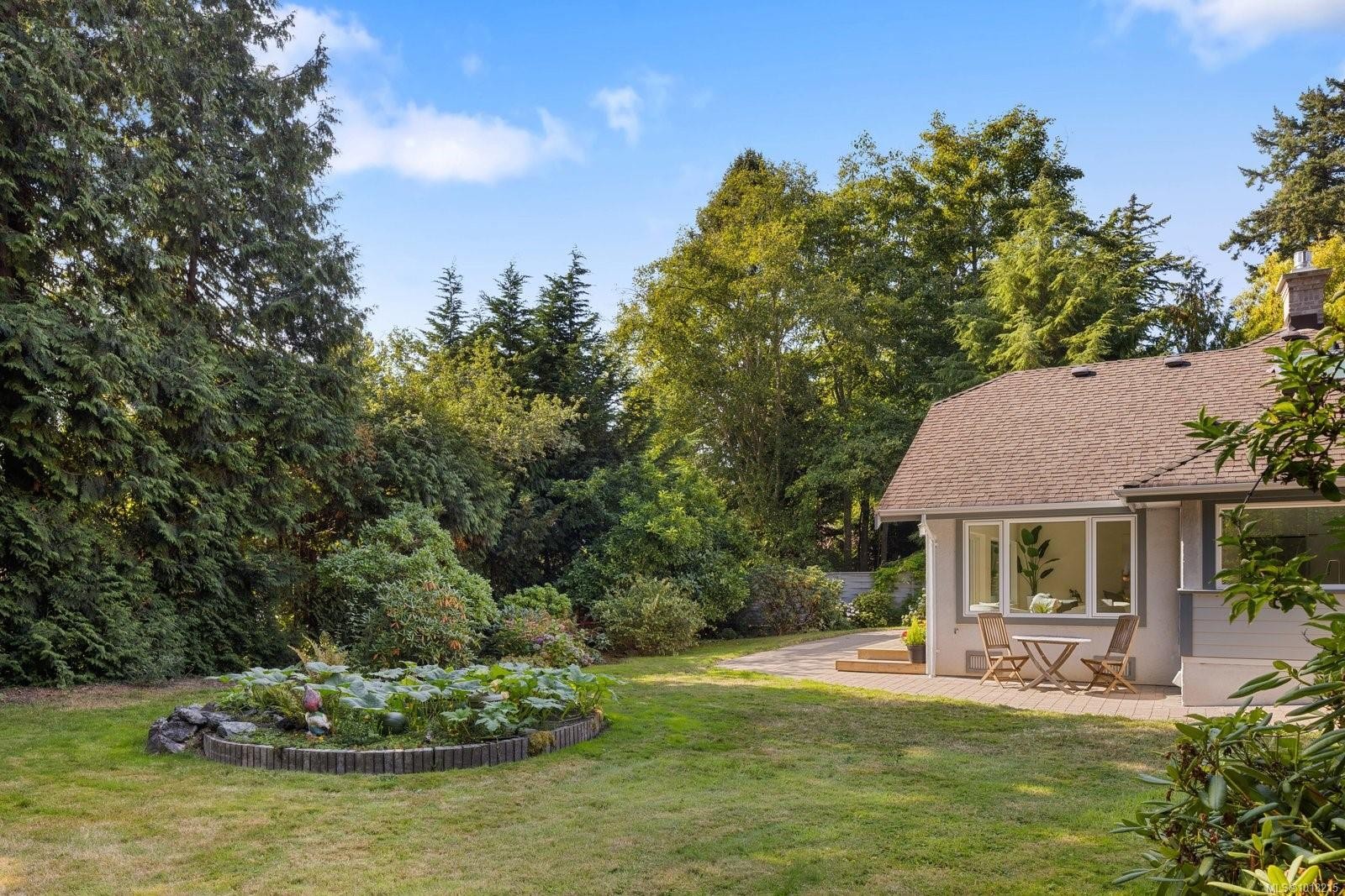 2693 Macdonald Dr East, Saanich, BC