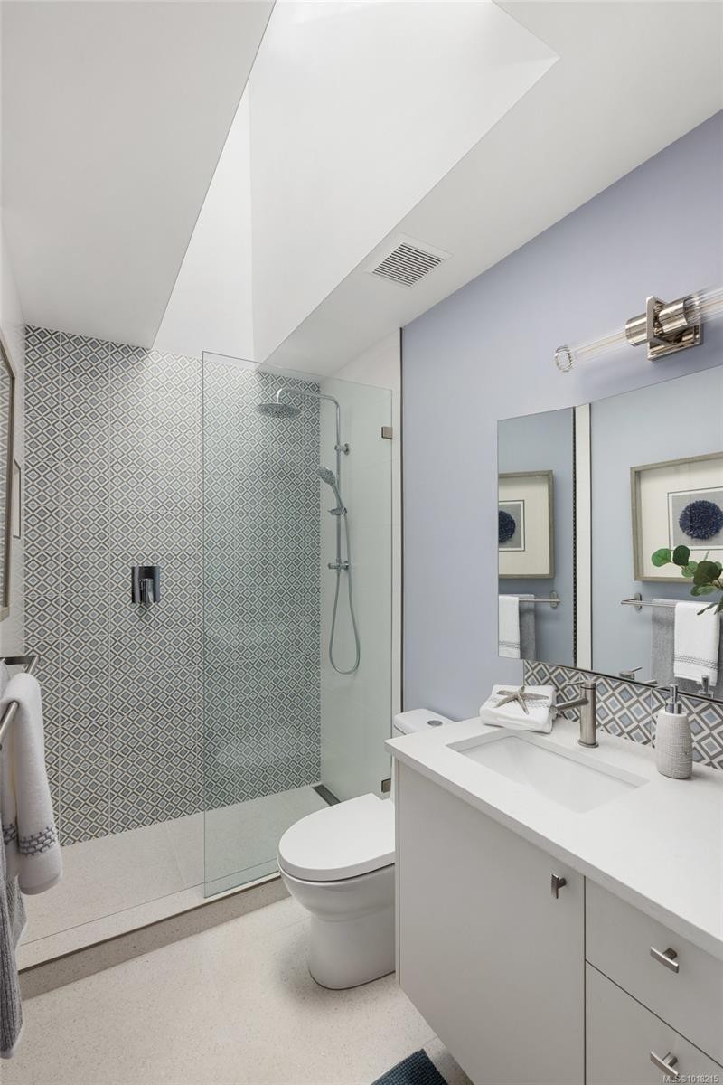 2693 Macdonald Dr East, Saanich, BC