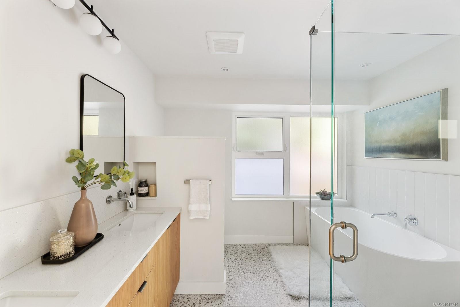 2693 Macdonald Dr East, Saanich, BC