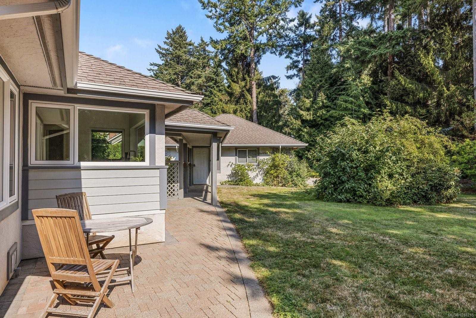 2693 Macdonald Dr East, Saanich, BC