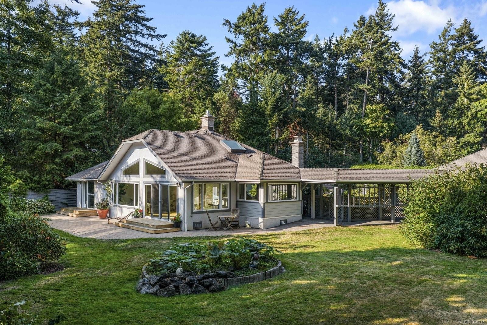 2693 Macdonald Dr East, Saanich, BC