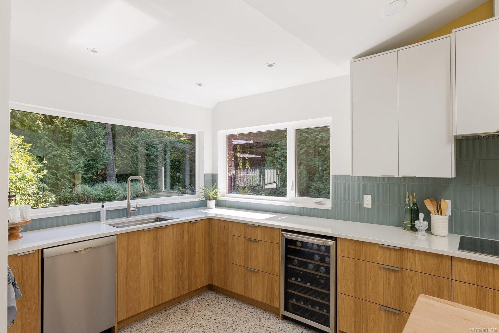 2693 Macdonald Dr East, Saanich, BC