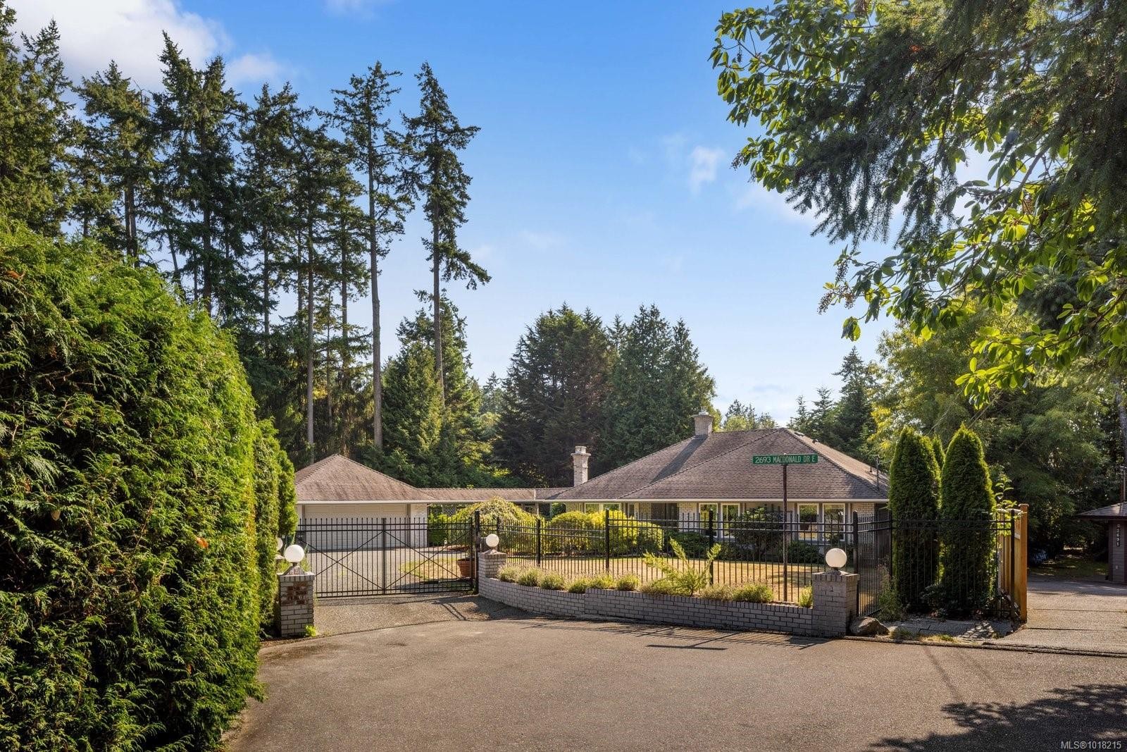 2693 Macdonald Dr East, Saanich, BC