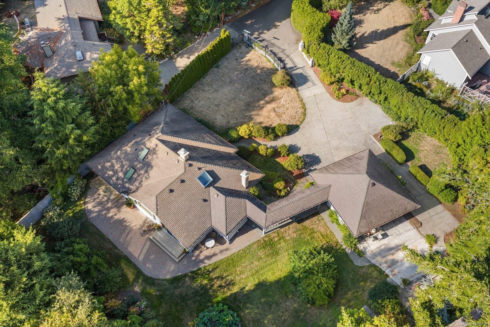 2693 Macdonald Dr East, Saanich, BC