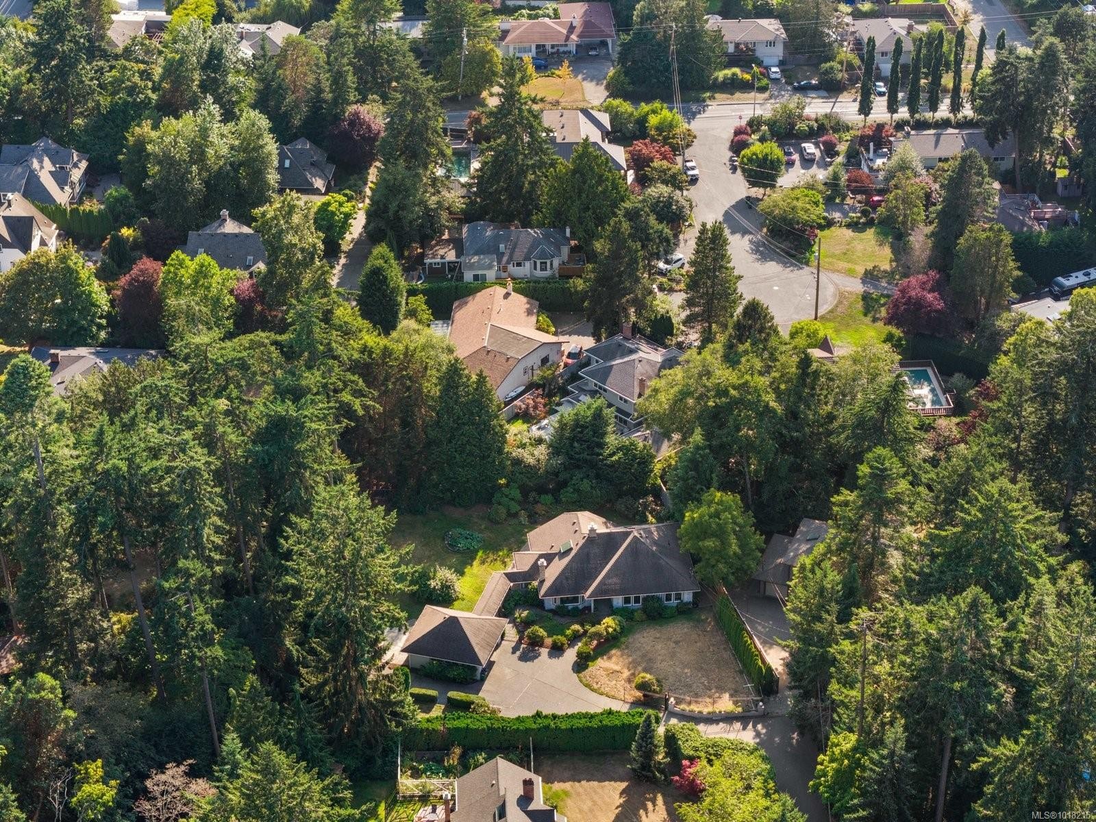 2693 Macdonald Dr East, Saanich, BC