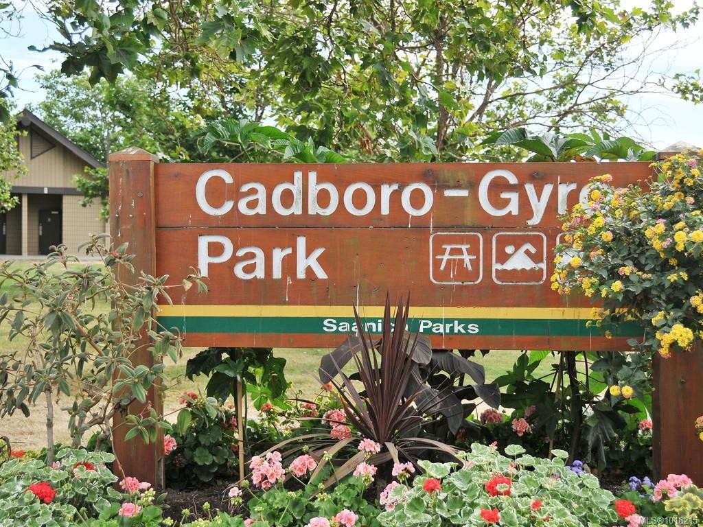 2693 Macdonald Dr East, Saanich, BC