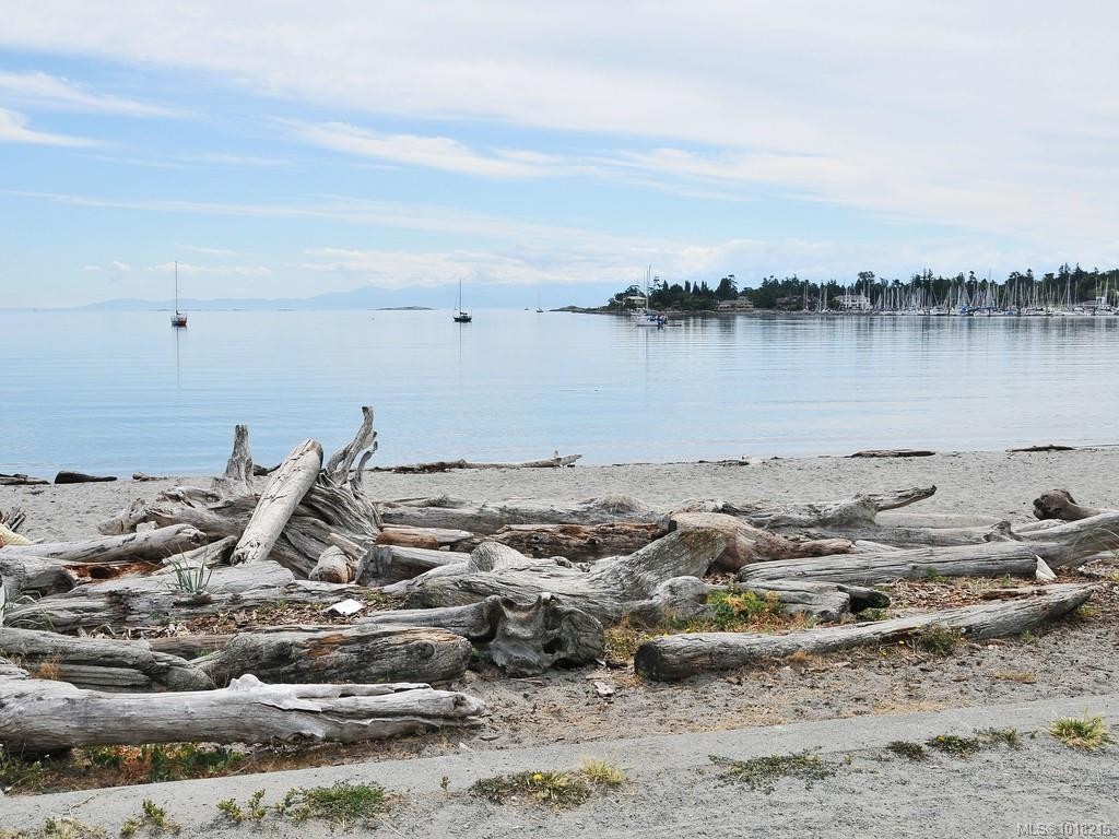 2693 Macdonald Dr East, Saanich, BC