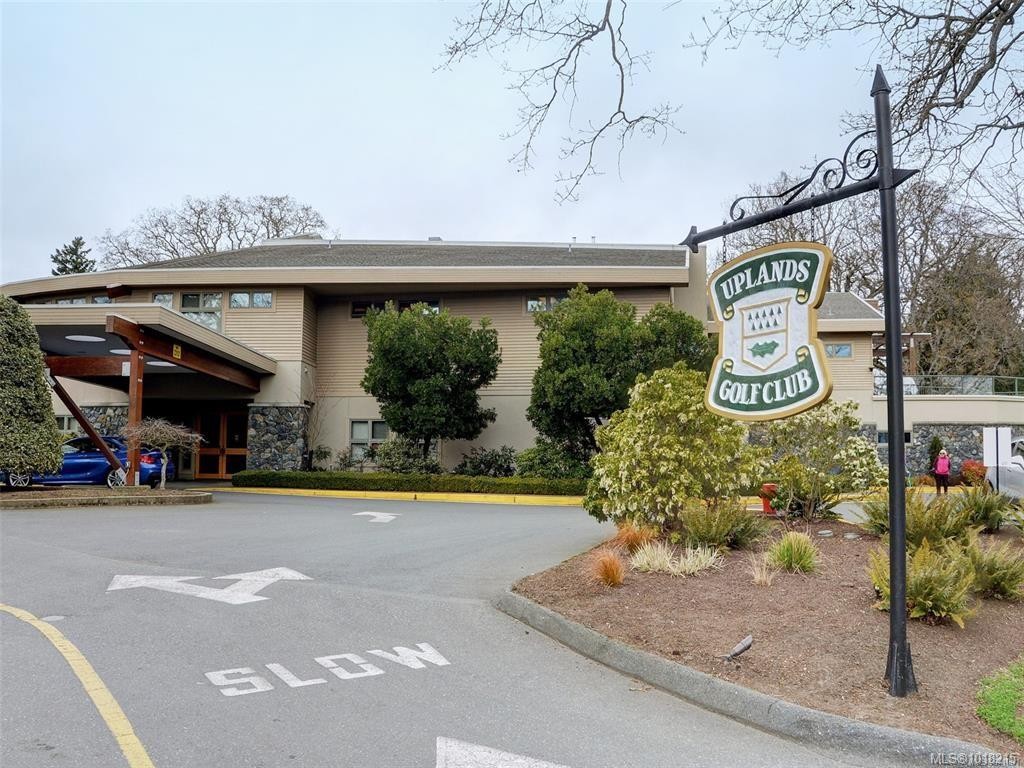 2693 Macdonald Dr East, Saanich, BC