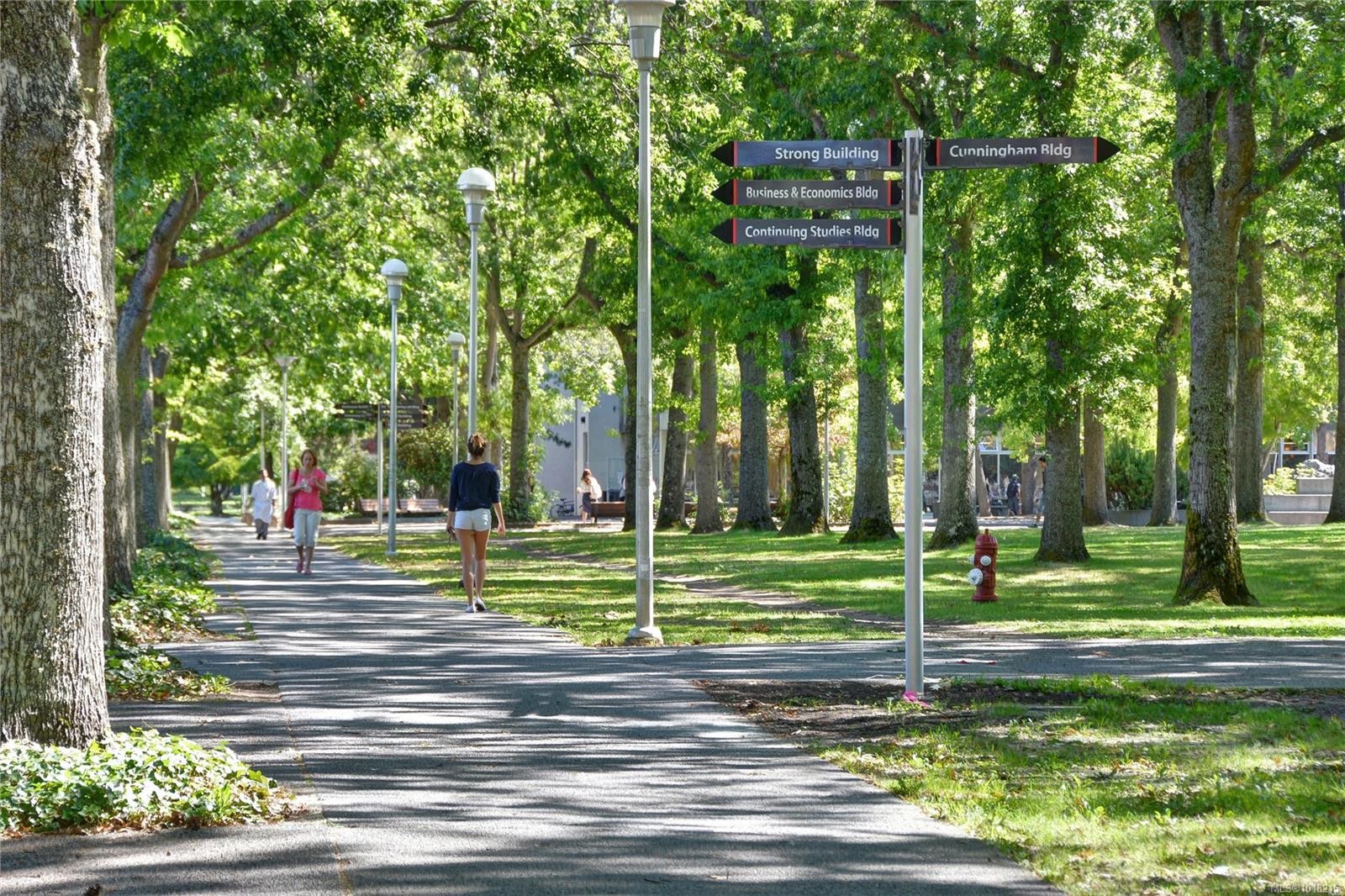 2693 Macdonald Dr East, Saanich, BC