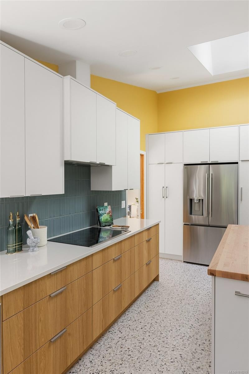 2693 Macdonald Dr East, Saanich, BC