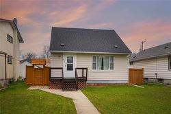 987 Carter AVE  Winnipeg, MB R3M 2C7