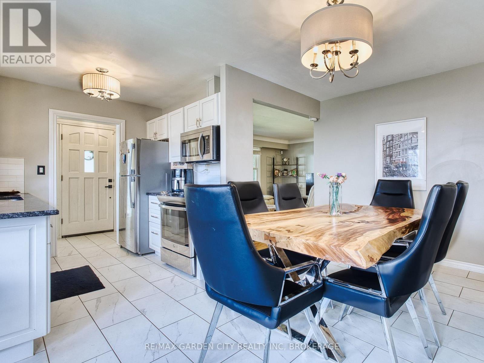 12 Princeway Drive, St. Catharines (Lakeport), ON - Indoor Photo Showing Dining Room