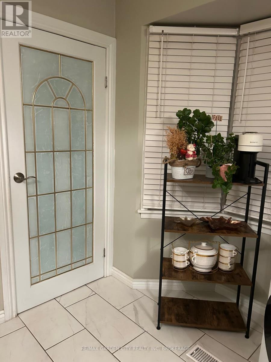 12 Princeway Drive, St. Catharines (Lakeport), ON - Indoor Photo Showing Other Room