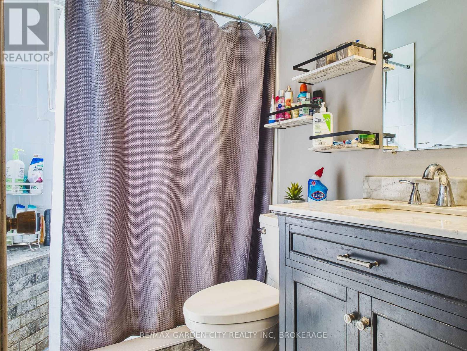 12 Princeway Drive, St. Catharines (Lakeport), ON - Indoor Photo Showing Bathroom