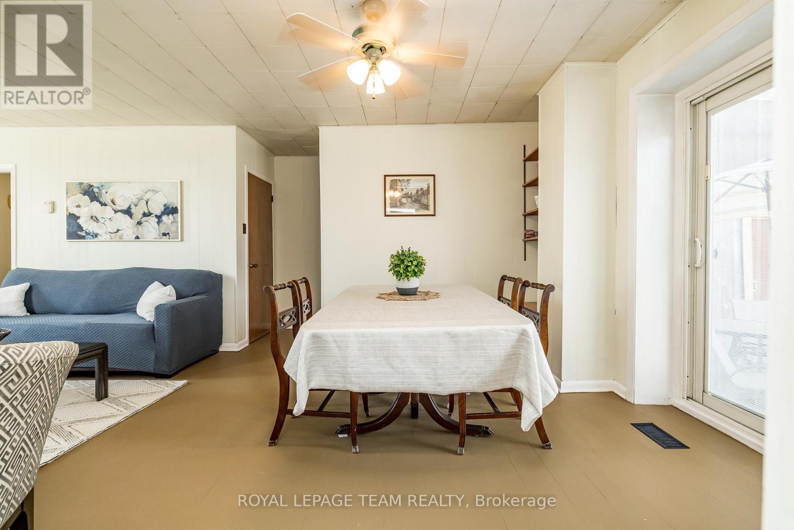 2106 Dunrobin Road, Ottawa, ON - Indoor Photo Showing Dining Room