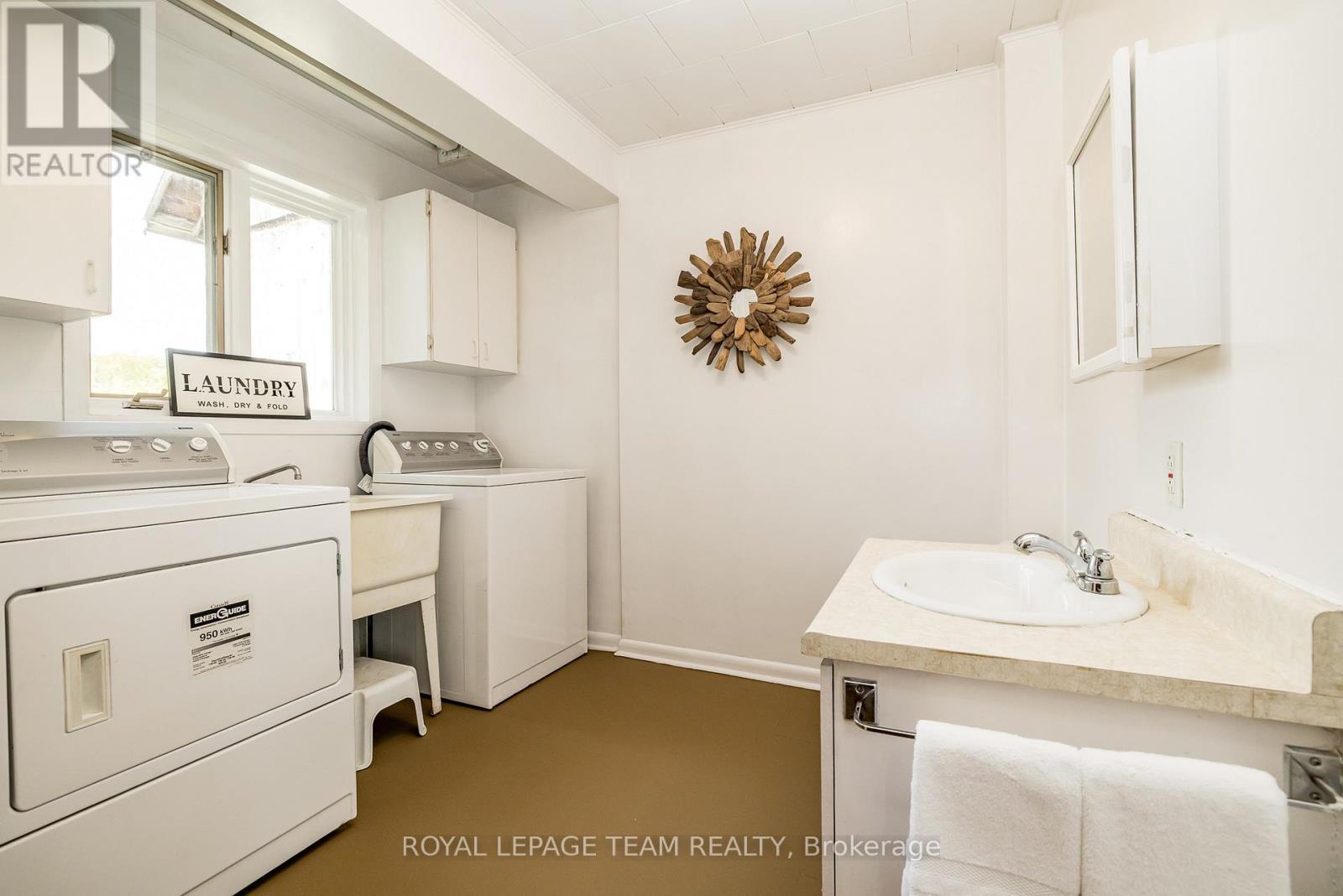 2106 Dunrobin Road, Ottawa, ON - Indoor Photo Showing Laundry Room