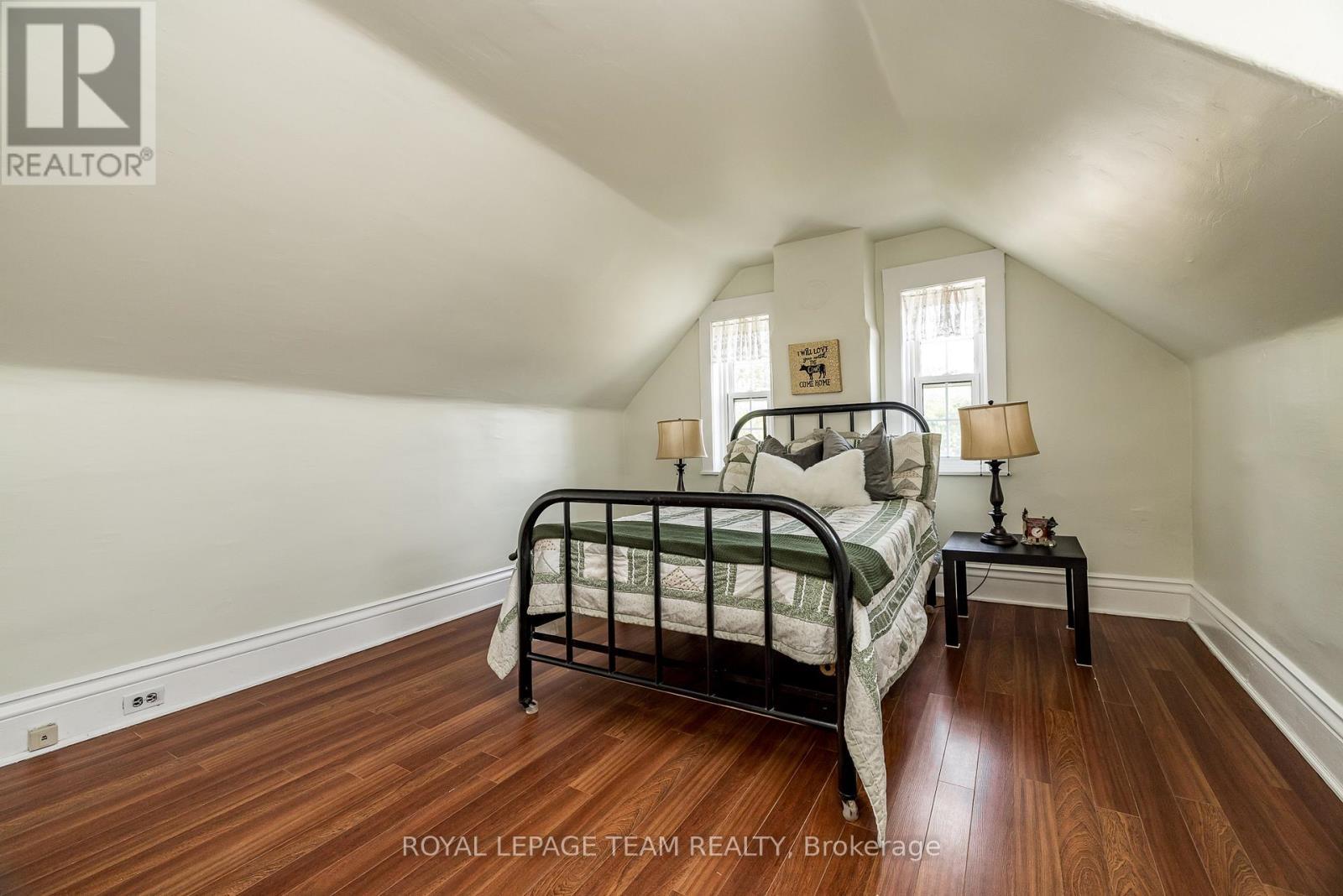 2106 Dunrobin Road, Ottawa, ON - Indoor Photo Showing Bedroom
