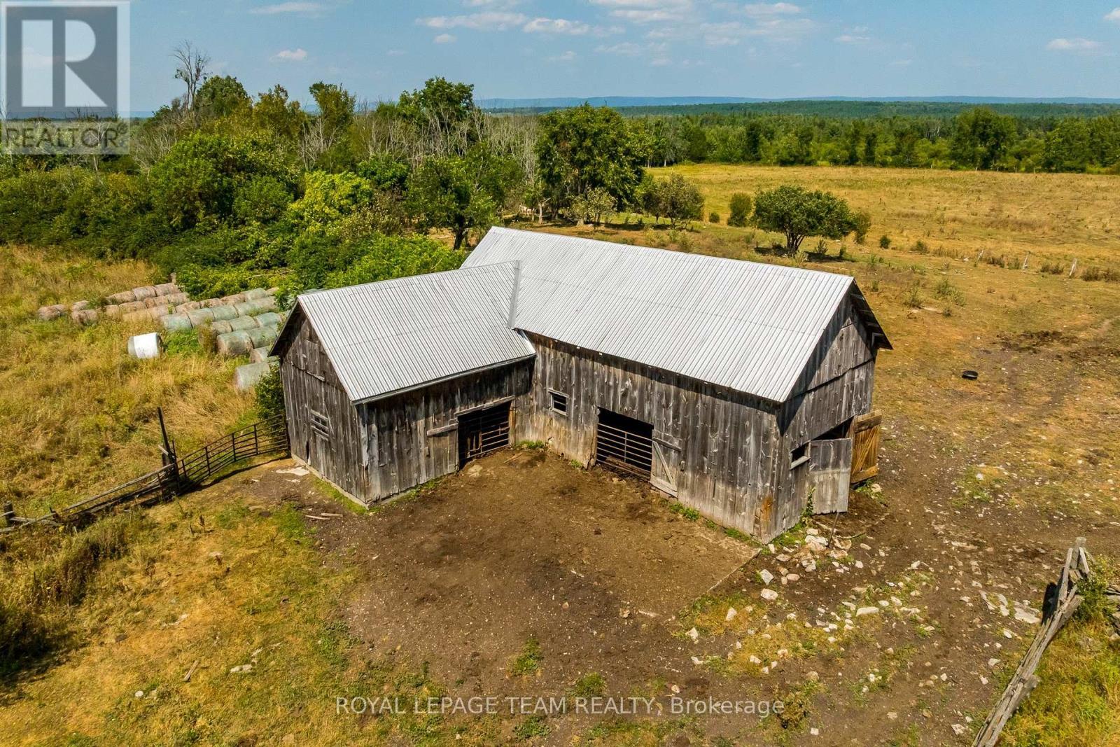 2106 Dunrobin Road, Ottawa, ON - Outdoor
